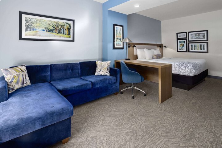 Room 25 of 37