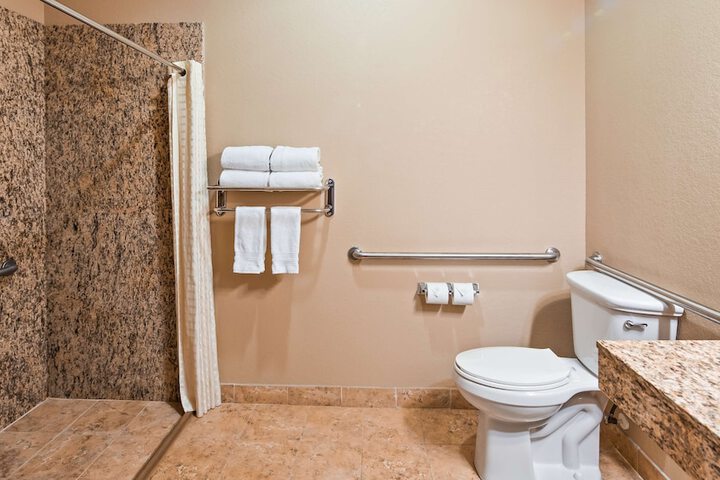 Best Western Plus Kenedy Inn