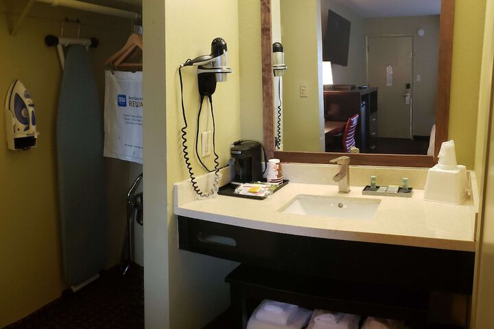 Room 6 of 22
