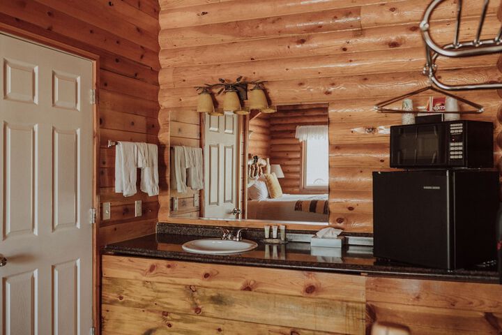 Bryce Canyon Log Cabins