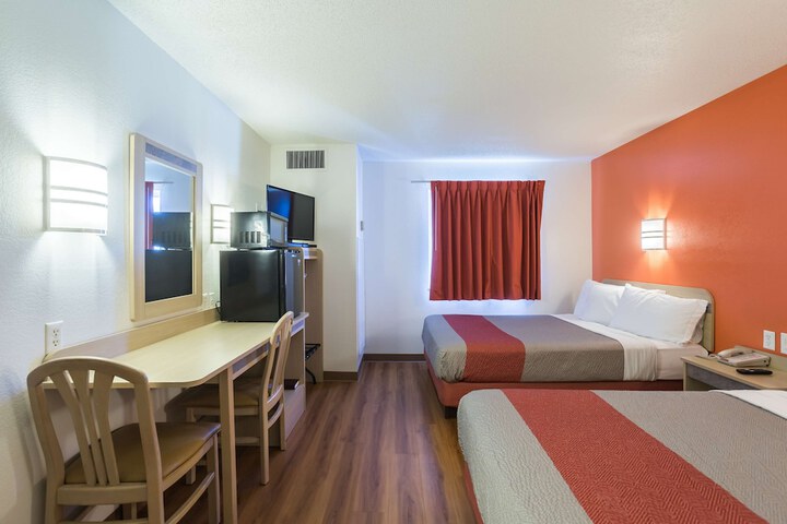 Room 32 of 34