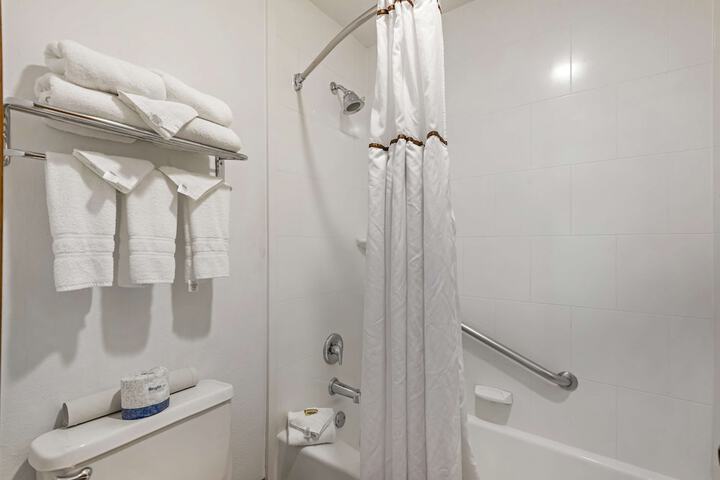 Room 10 of 42