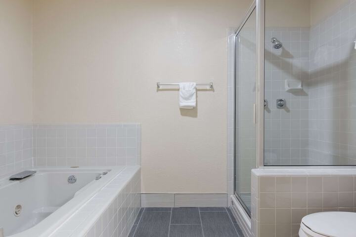 Room 15 of 28