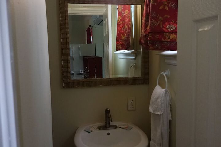 Room 11 of 19