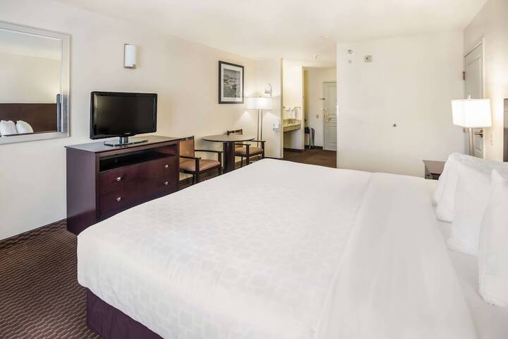 Room 16 of 40