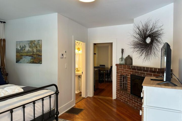 The Aurora Inn & Cottages