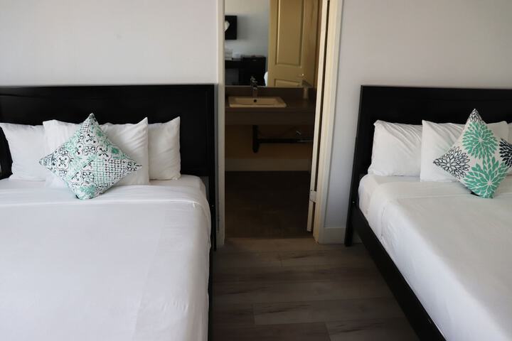 Room 12 of 27