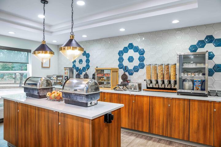 Days Inn & Suites by Wyndham Sherwood Park Edmonton