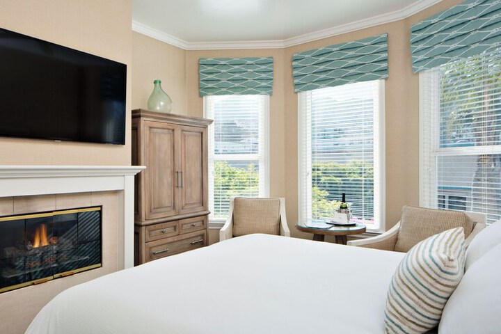 Snug Harbor Inn