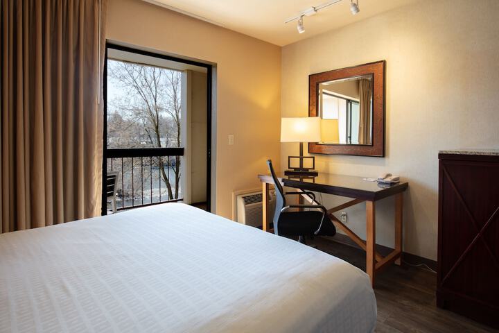 Riverside Inn