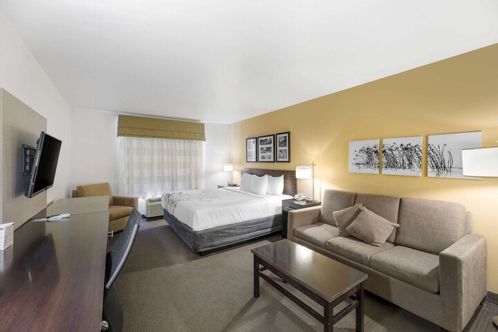 Room 25 of 37