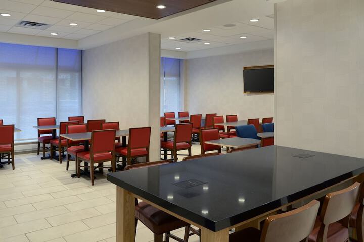 Holiday Inn Express Toronto - Downtown by IHG