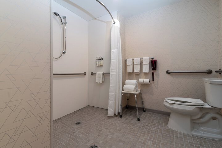 Room 34 of 76
