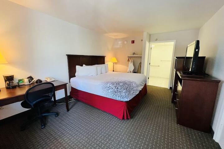 Room 10 of 12