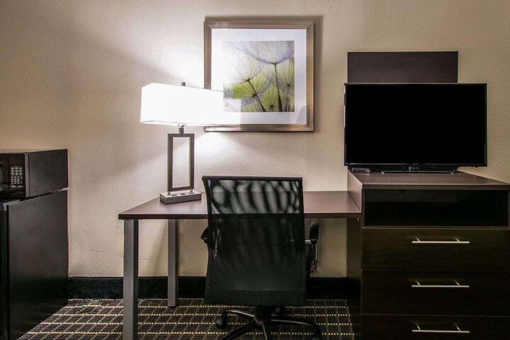 Room 17 of 28