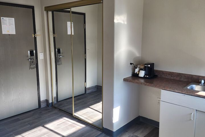 Room 85 of 143