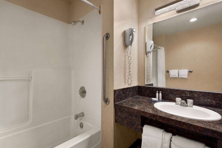 Travelodge by Wyndham Brandon