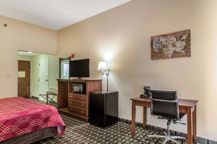 Room 33 of 43
