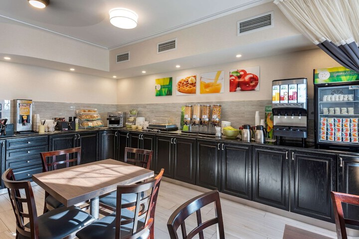 Quality Inn and Suites Oakville-Mississauga