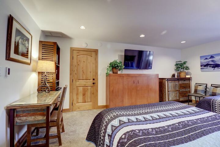 Room 12 of 27