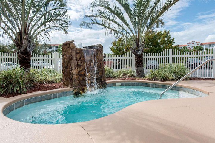 Country Inn & Suites by Radisson Port Canaveral, FL