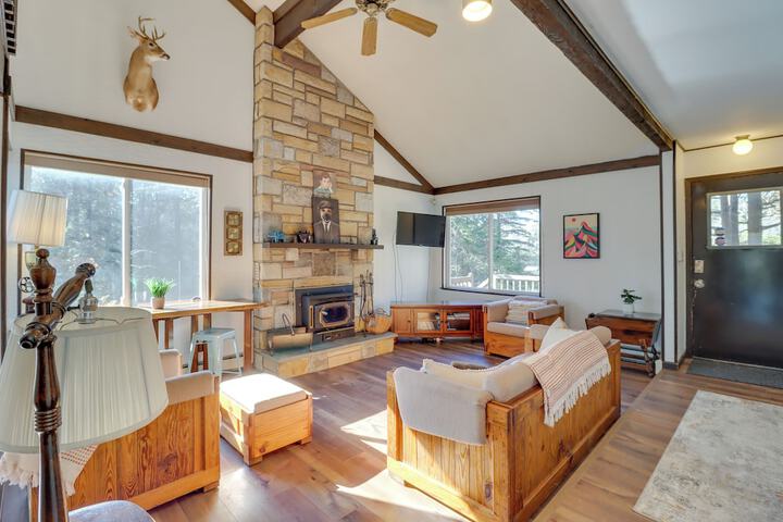 Near Skiing: Lakefront Gem w / Kayaks in Long Pond
