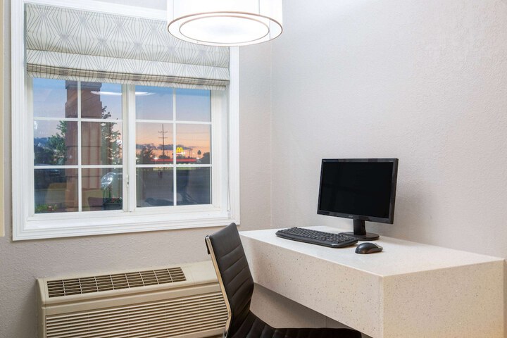 Business Center 20 of 20
