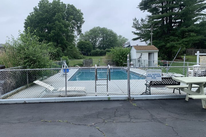 Pool 13 of 42