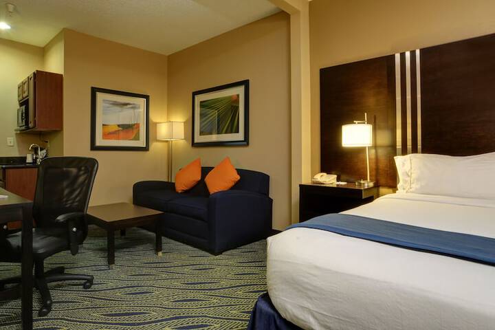 Holiday Inn Express & Suites Midwest by IHG