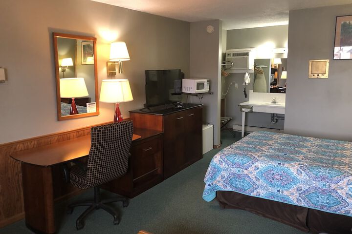 Room 28 of 43