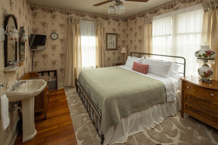 Room 14 of 19