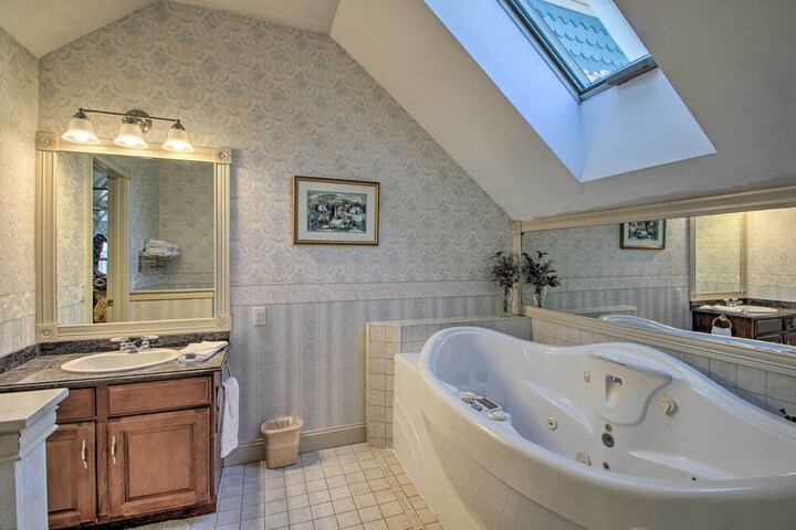 Nestlenook Victorian Condo 6 Mi to Attitash!