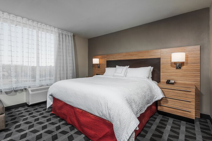 Room 14 of 28