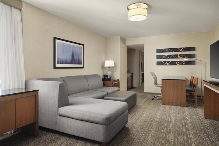 Embassy Suites by Hilton Chicago Downtown Magnificent Mile
