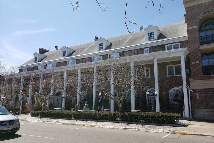 Lowell Inn