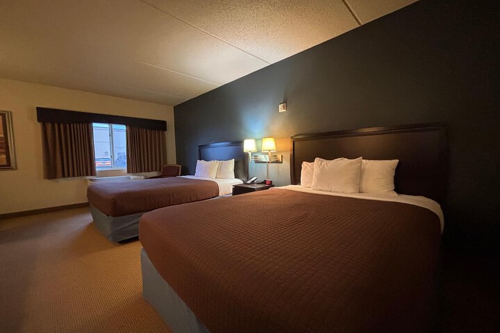 AmericInn by Wyndham Monmouth