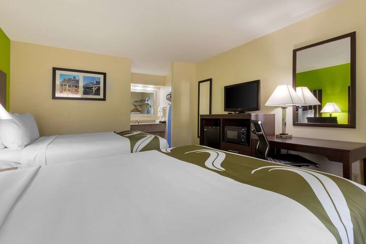 Room 28 of 40