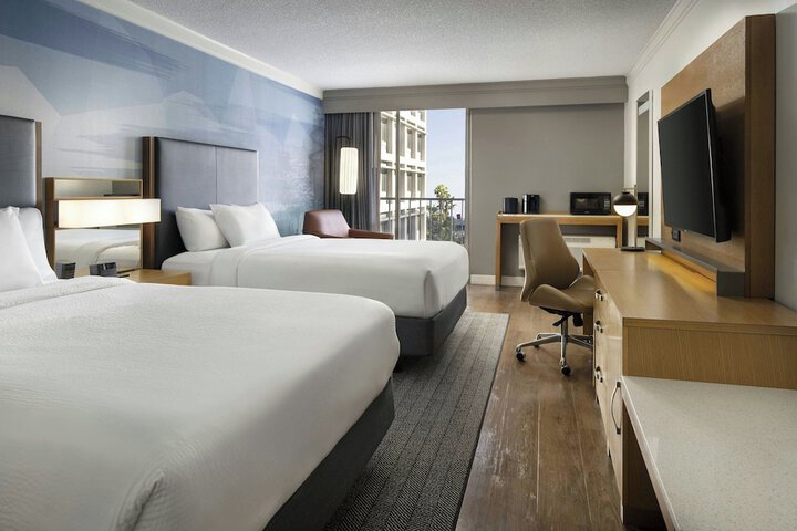 Room 27 of 65