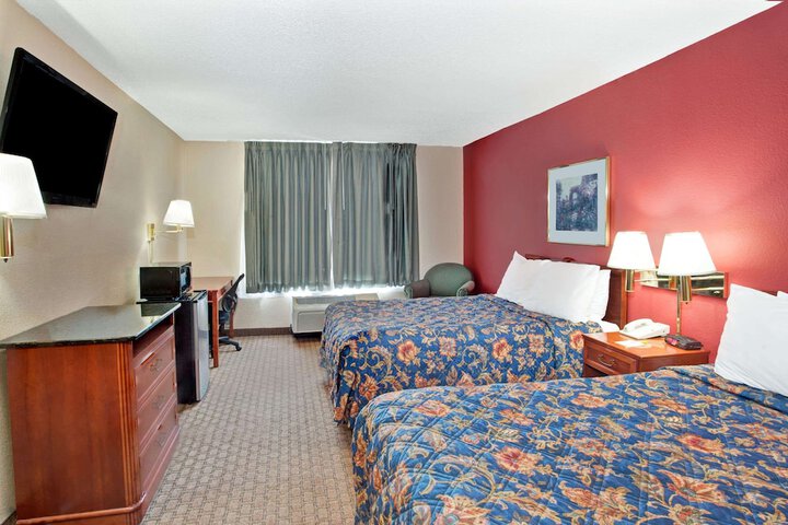 Room 9 of 18