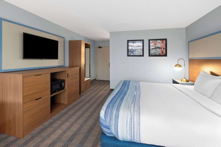 AmericInn by Wyndham North Branch