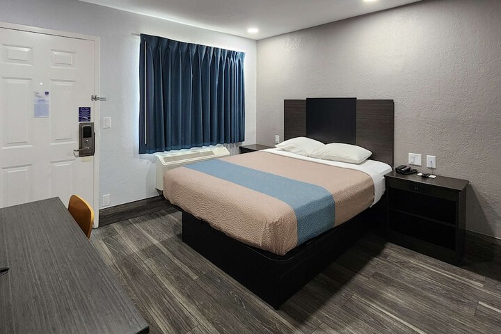 Room 21 of 31
