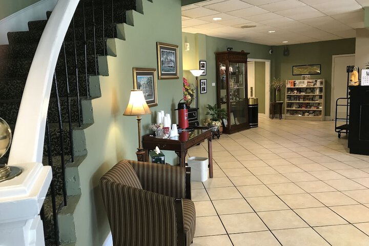 Carmel Inn & Suites