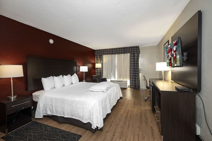 Room 32 of 39