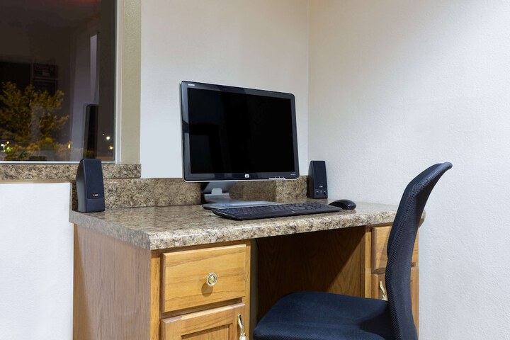 Business Center 17 of 17