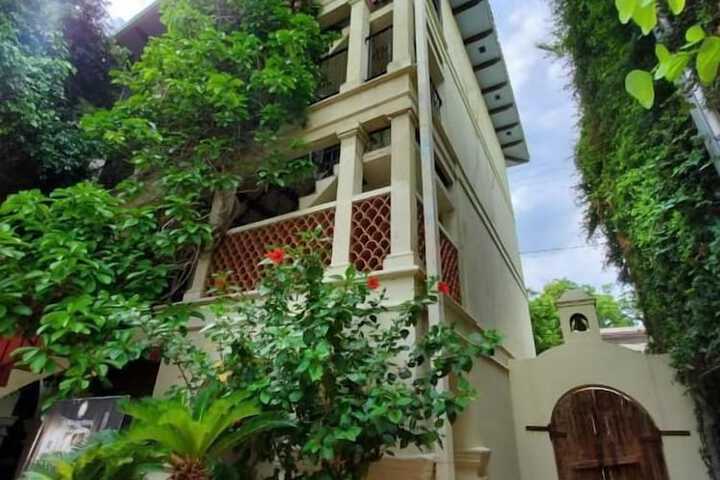 Hotel 6 of 75