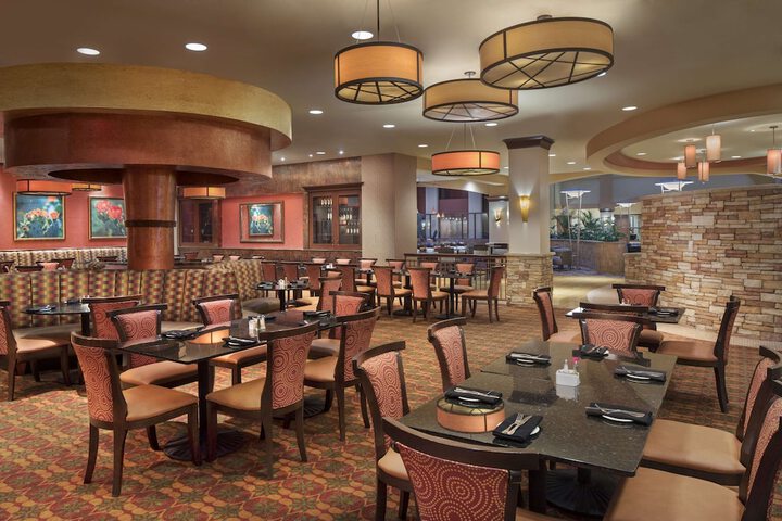 Dining 34 of 40