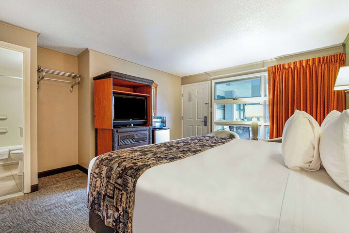 Room 27 of 61