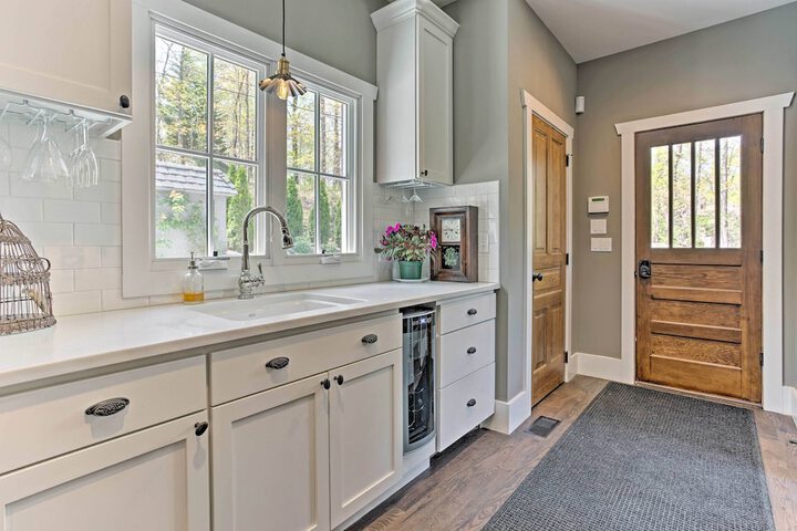 Enchanting Tryon Home w / Hot Tub 14 Mi to Tiec!