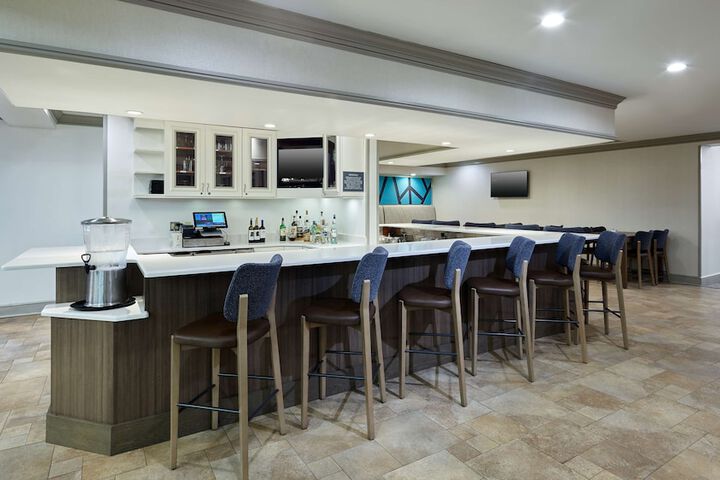 Lounge 40 of 42