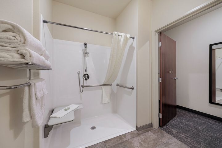 Cobblestone Hotel & Suites - Urbana